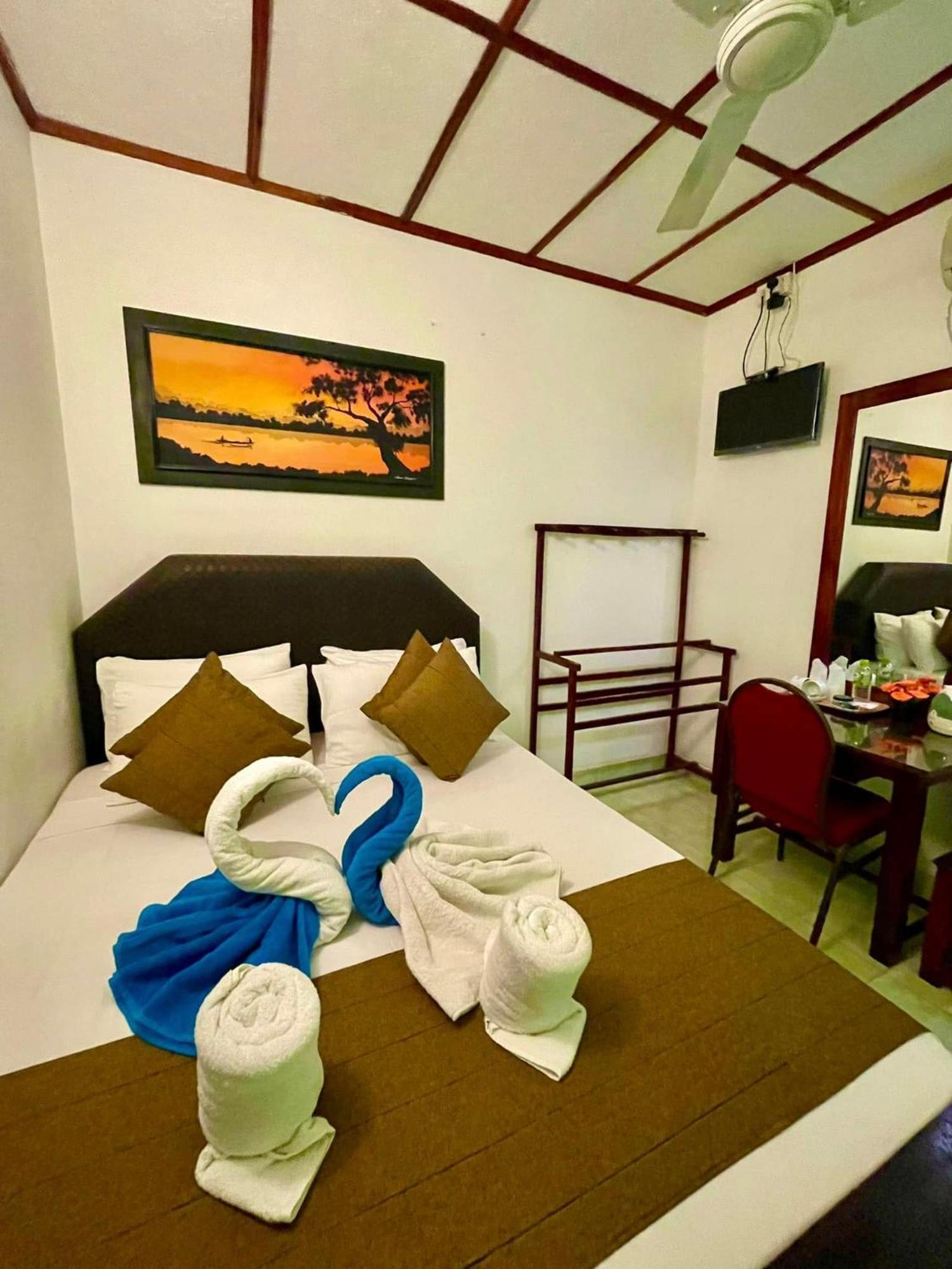 Thilaka City Hotel أنرادابورام المظهر الخارجي الصورة