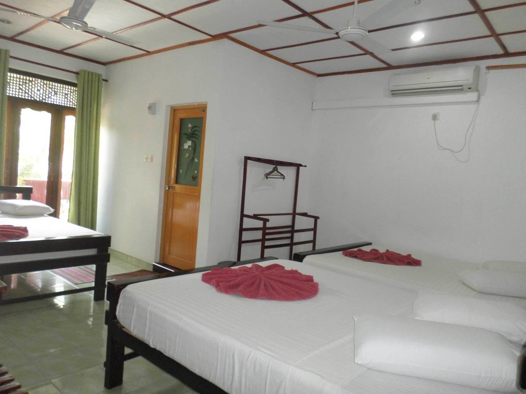 Thilaka City Hotel أنرادابورام المظهر الخارجي الصورة