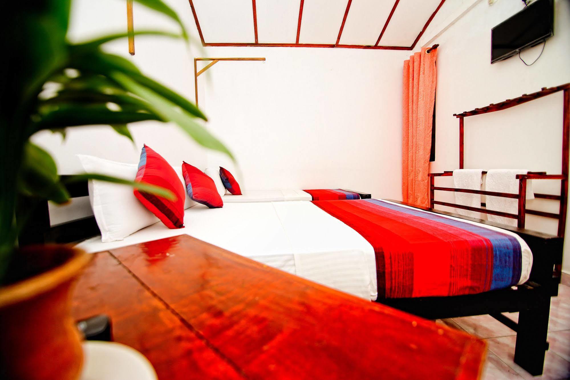 Thilaka City Hotel أنرادابورام المظهر الخارجي الصورة