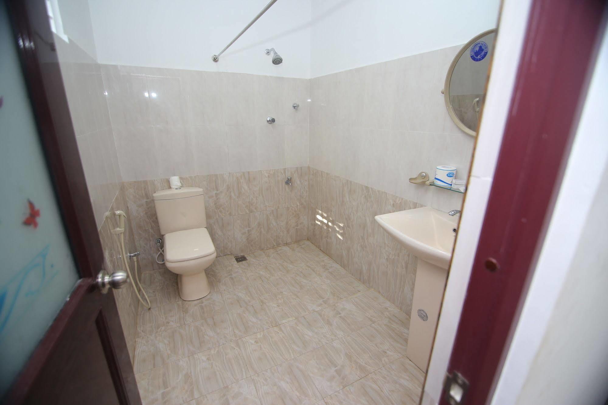 Thilaka City Hotel أنرادابورام المظهر الخارجي الصورة