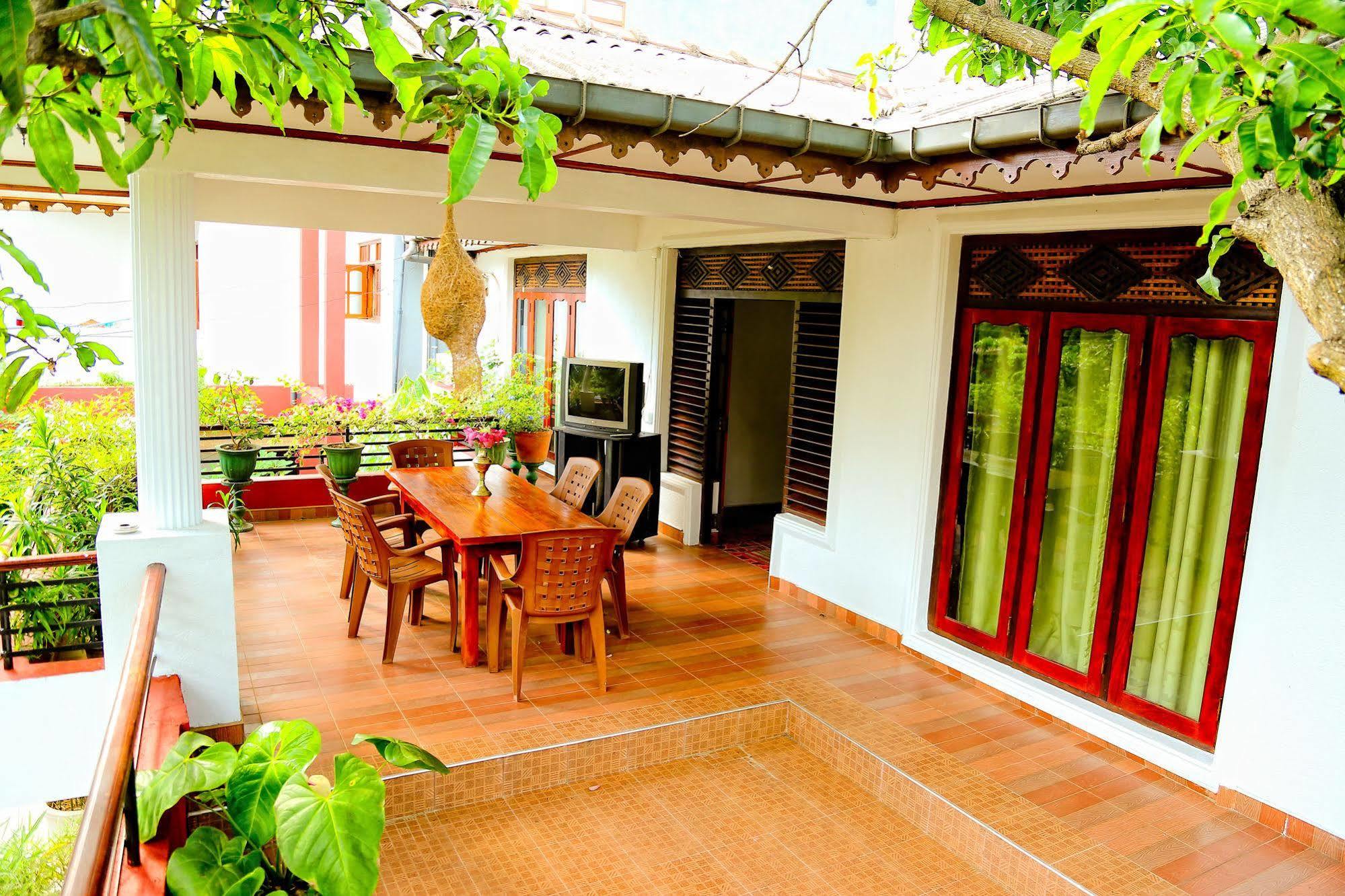 Thilaka City Hotel أنرادابورام المظهر الخارجي الصورة