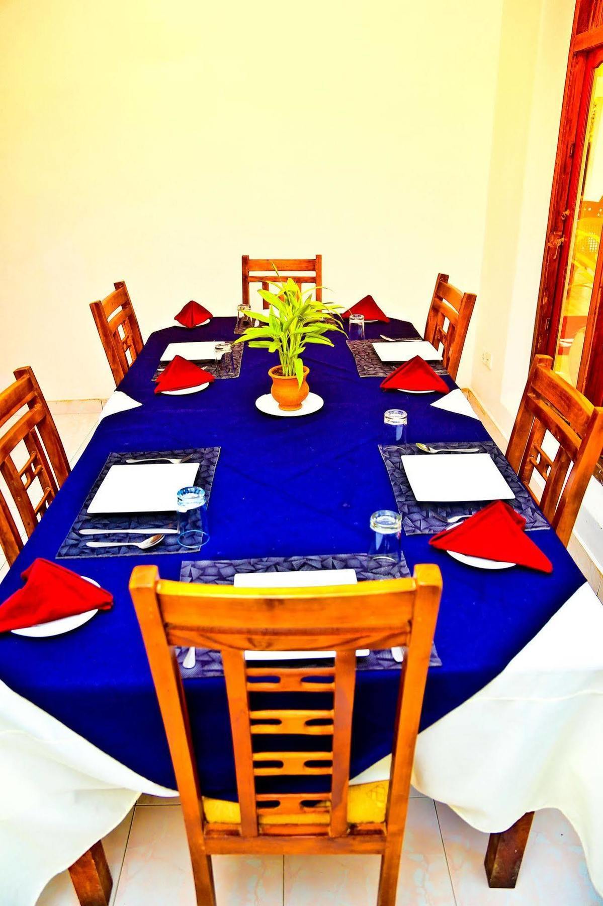 Thilaka City Hotel أنرادابورام المظهر الخارجي الصورة