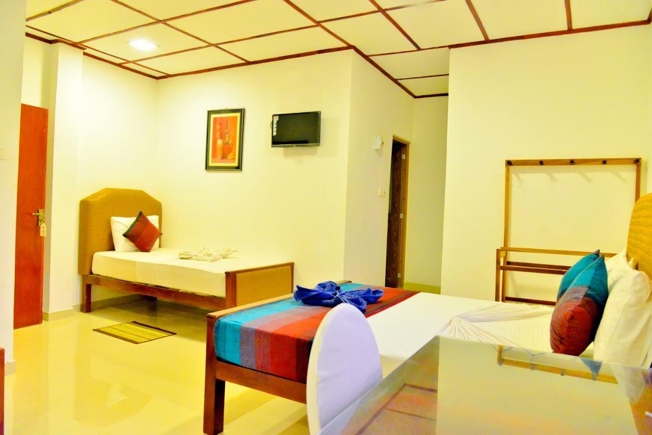 Thilaka City Hotel أنرادابورام المظهر الخارجي الصورة